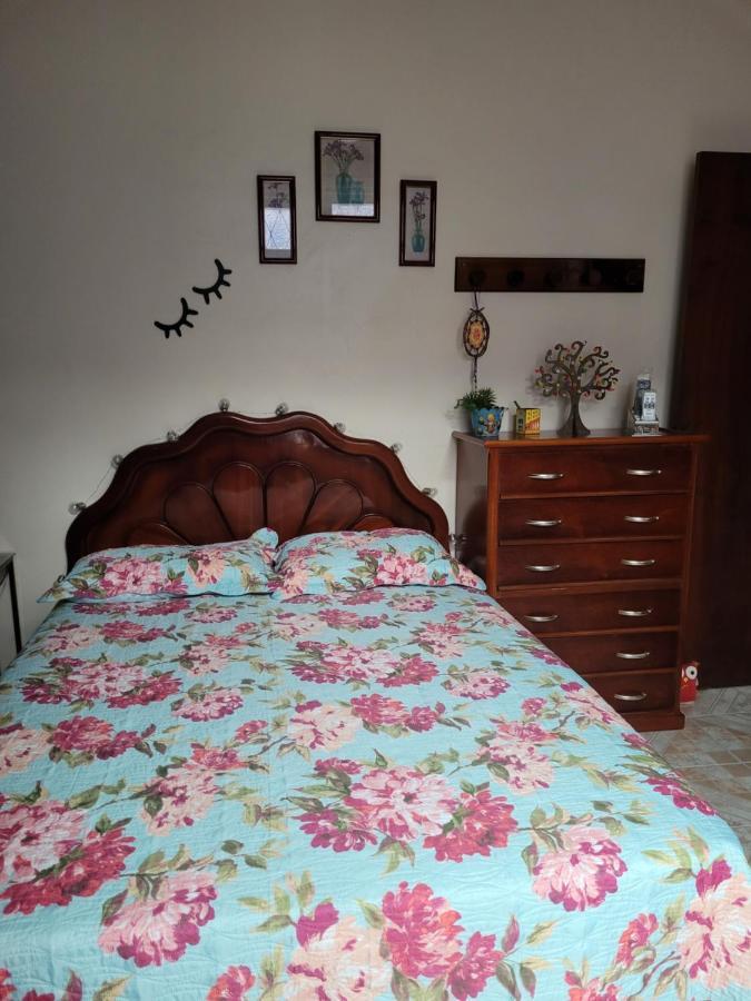 Casa Aconchegante Em Vila Valqueire ริโอเดจาเนโร ภายนอก รูปภาพ